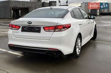 Седан Kia Optima 2017 в 