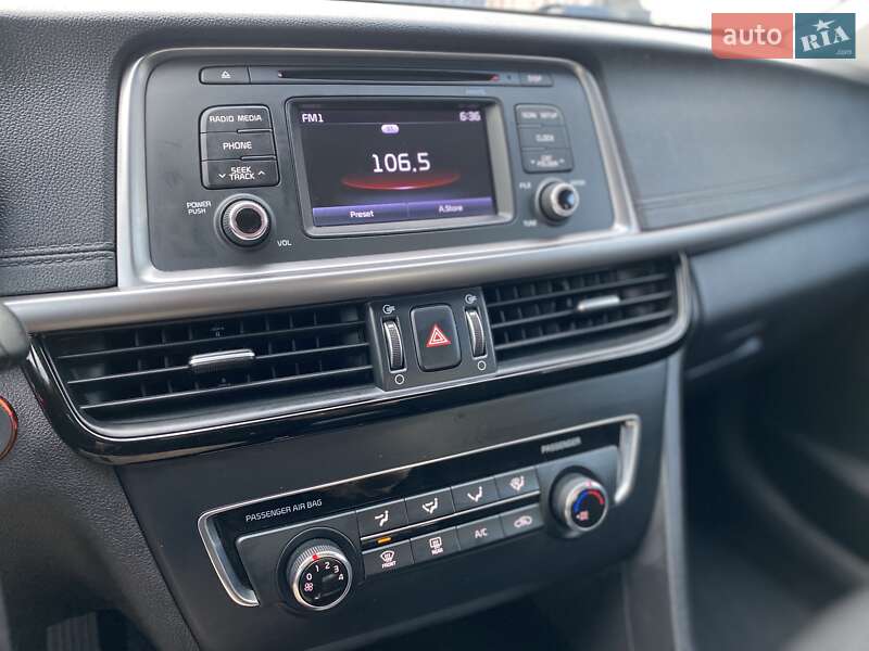 Седан Kia Optima 2017 в Киеве