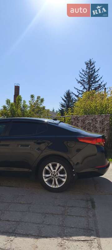 Седан Kia Optima 2012 в Песчанке