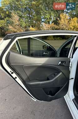 Седан Kia Optima 2013 в  фото 19 Седан Kia Optima 2013 в