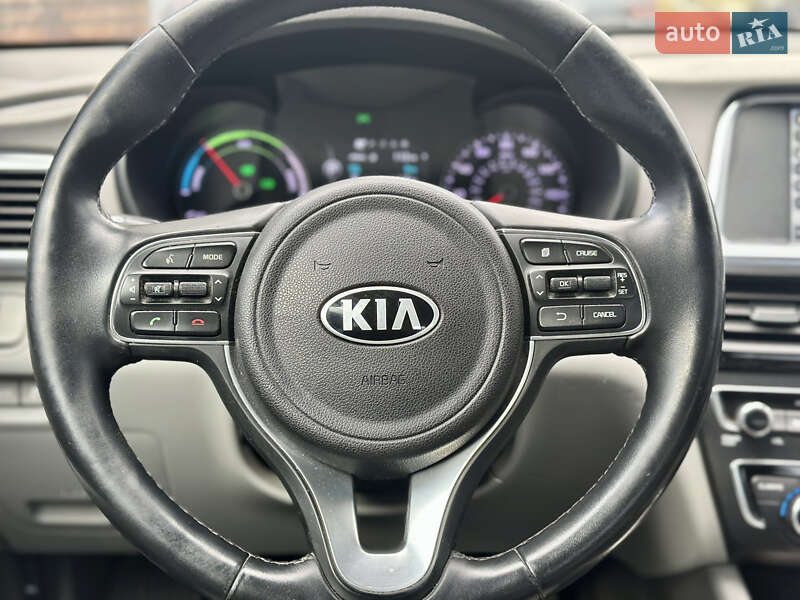 Седан Kia Optima 2017 в Киеве