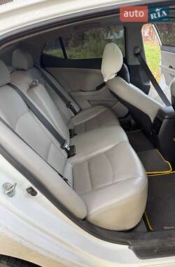 Седан Kia Optima 2014 в 