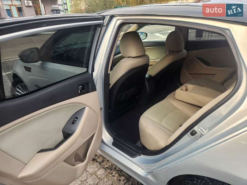 Седан Kia Optima 2014 в Києві