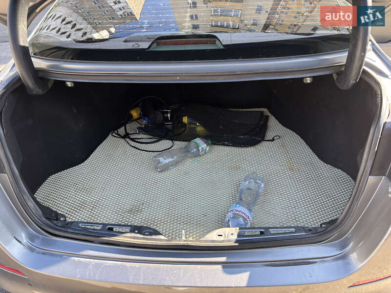 Седан Kia Optima 2014 в Украинке