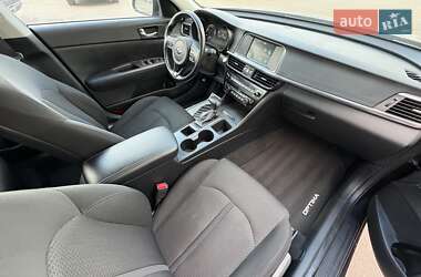 Седан Kia Optima 2017 в 