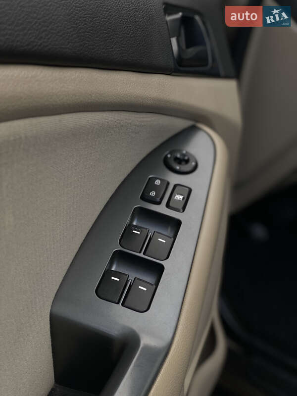 Седан Kia Optima 2013 в Бурштині