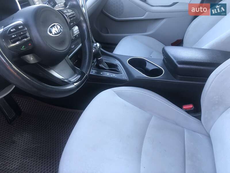 Седан Kia Optima 2014 в Роздільній