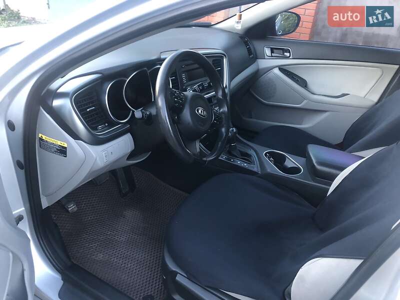 Седан Kia Optima 2014 в Роздільній