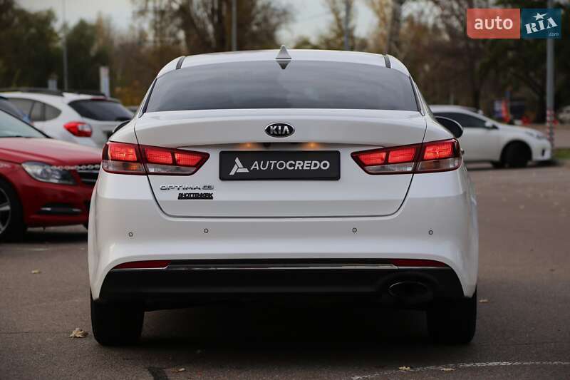 Седан Kia Optima 2017 в Киеве