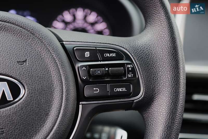 Седан Kia Optima 2017 в Киеве