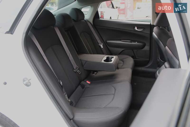 Седан Kia Optima 2017 в Киеве