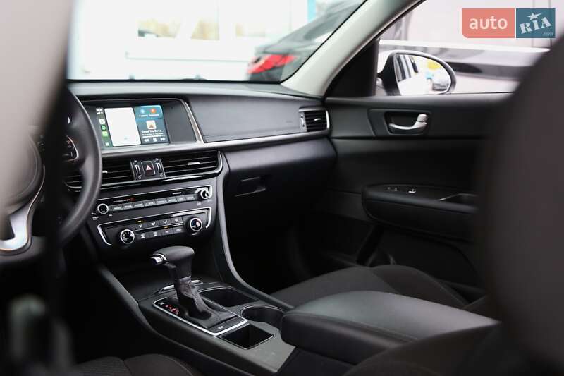 Седан Kia Optima 2017 в Киеве