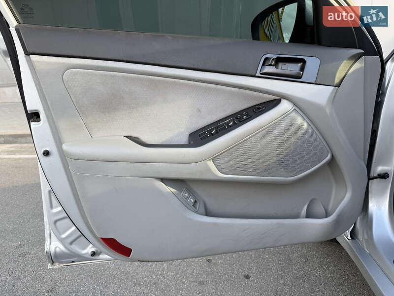 Седан Kia Optima 2012 в Киеве