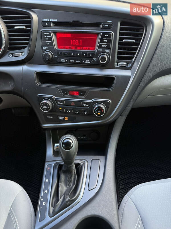 Седан Kia Optima 2012 в Киеве