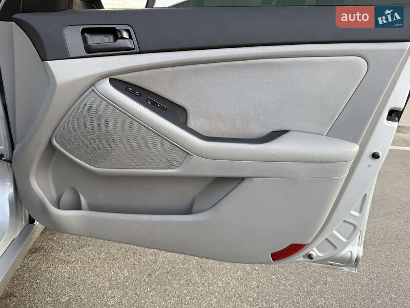 Седан Kia Optima 2012 в Киеве