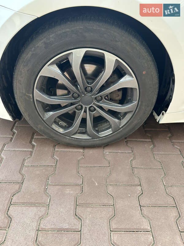 Седан Kia Optima 2013 в Киеве