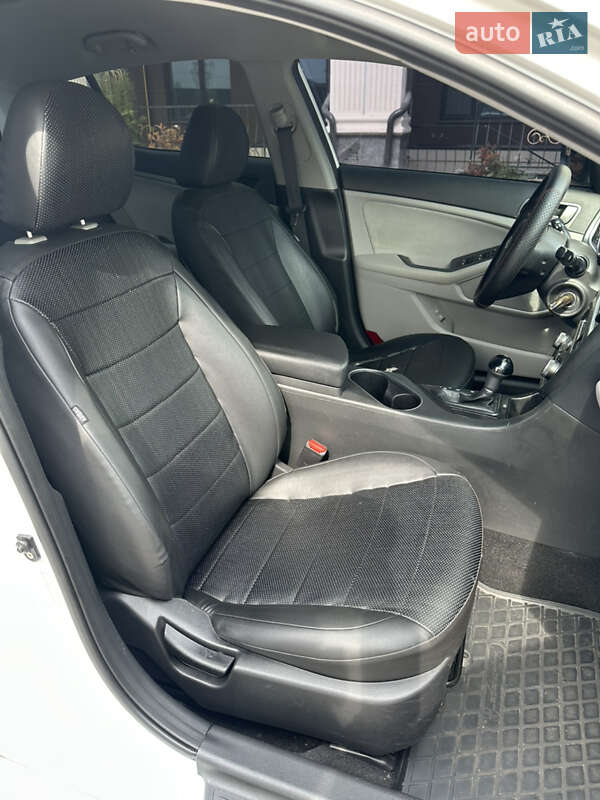 Седан Kia Optima 2013 в Киеве