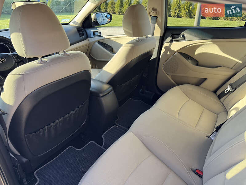 Седан Kia Optima 2013 в Виннице