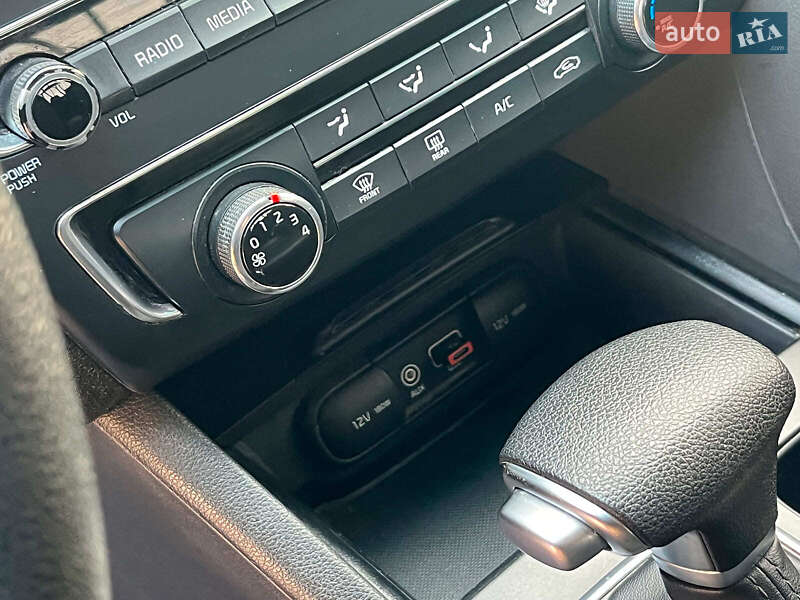 Седан Kia Optima 2017 в Киеве фото 32 Седан Kia Optima 2017 в Киеве