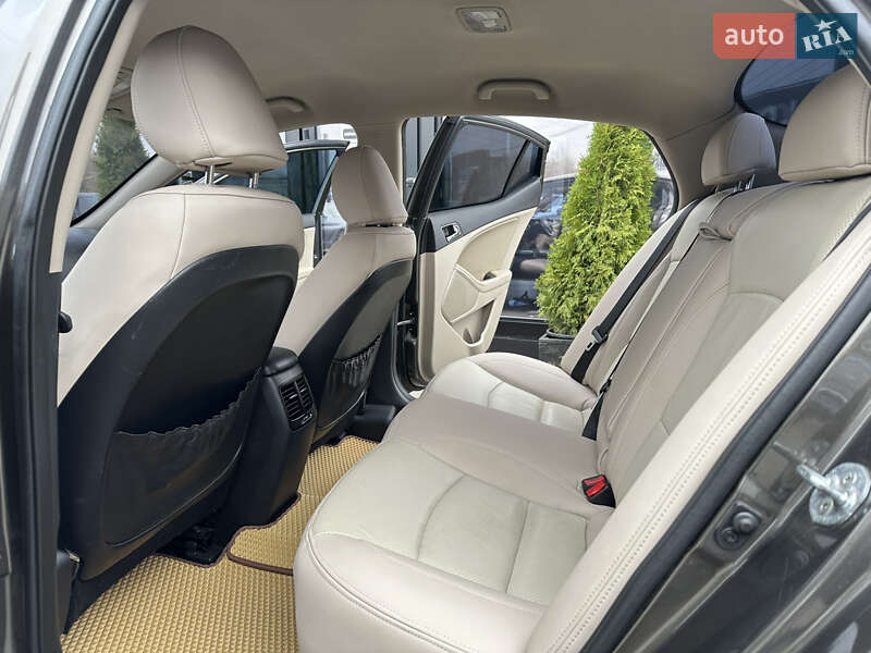 Седан Kia Optima 2012 в Харькове