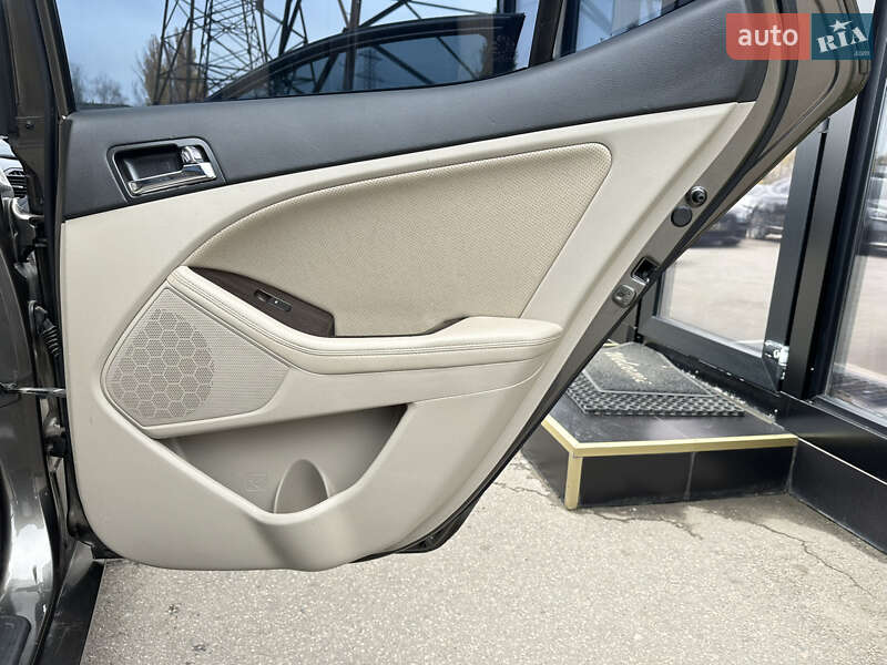 Седан Kia Optima 2012 в Харькове