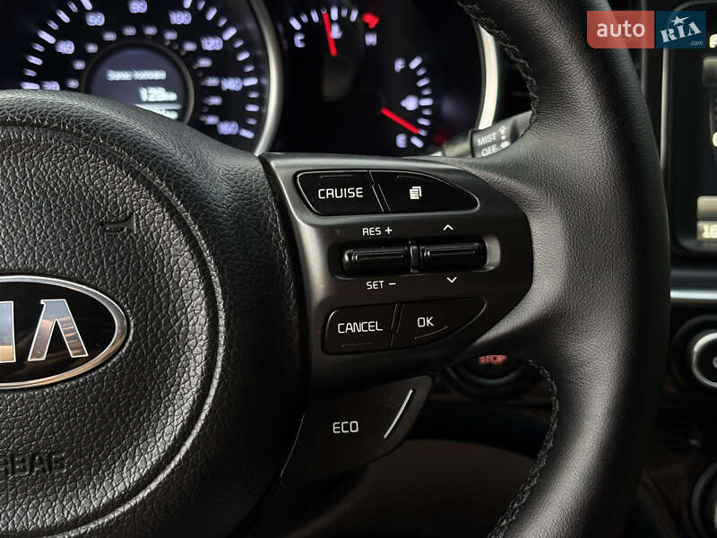 Седан Kia Optima 2013 в Николаеве