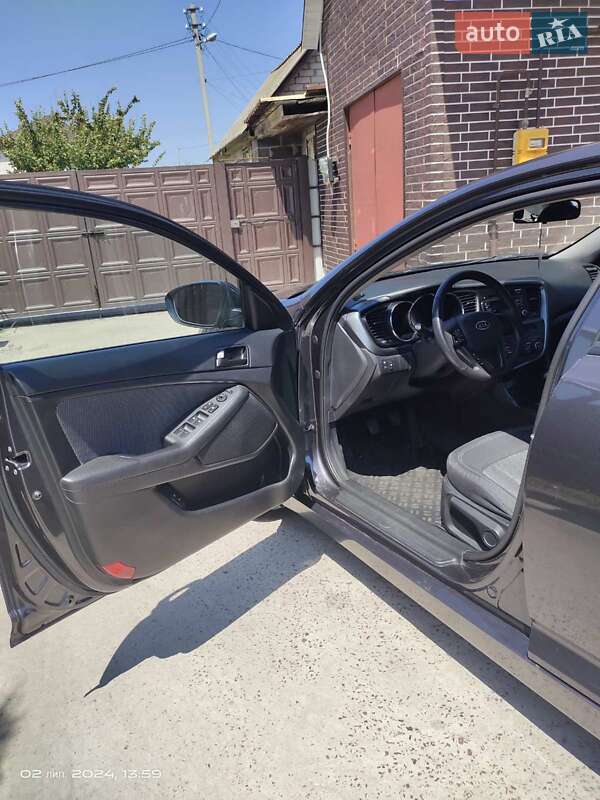 Седан Kia Optima 2011 в Киеве
