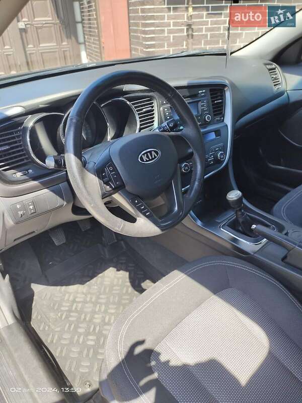 Седан Kia Optima 2011 в Киеве