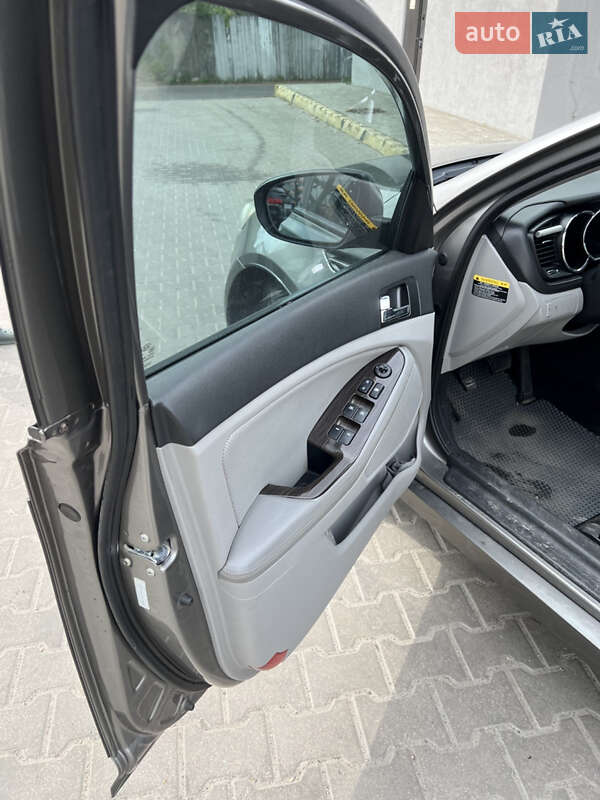 Седан Kia Optima 2011 в Києві