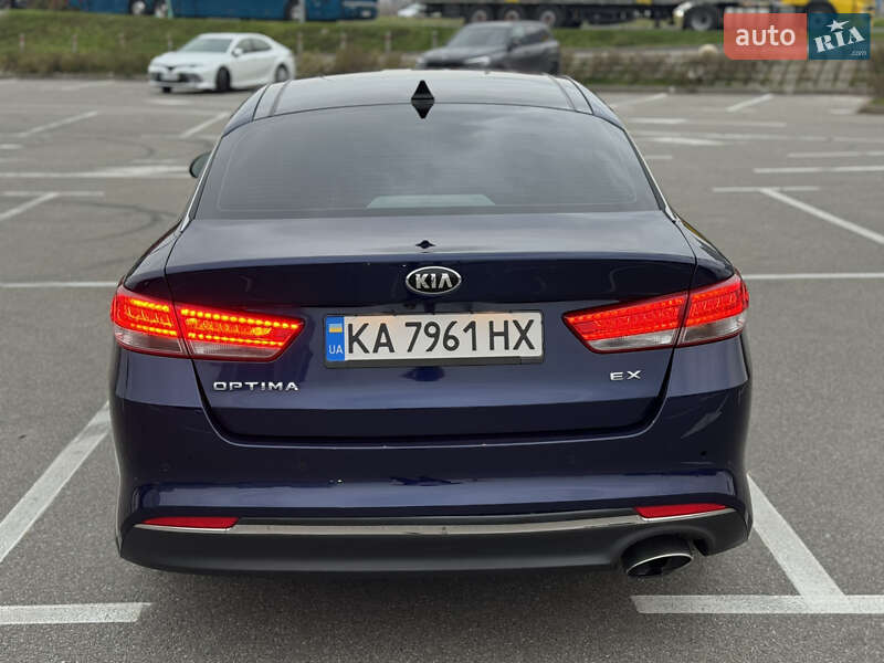 Седан Kia Optima 2017 в Киеве