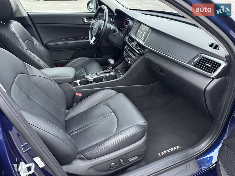 Седан Kia Optima 2017 в Киеве