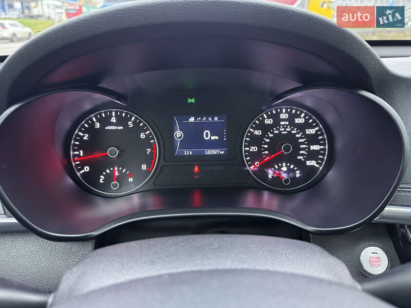 Седан Kia Optima 2017 в Киеве