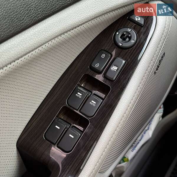 Седан Kia Optima 2015 в Дніпрі