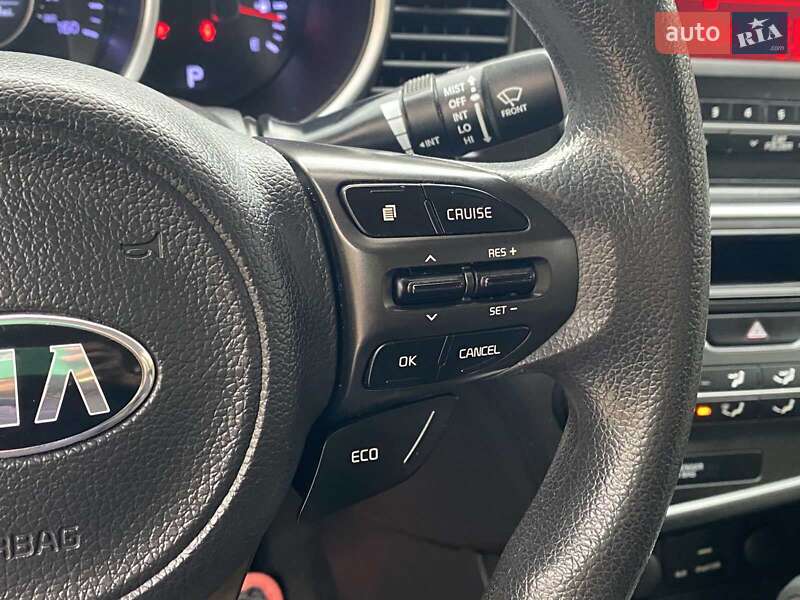 Седан Kia Optima 2015 в Николаеве