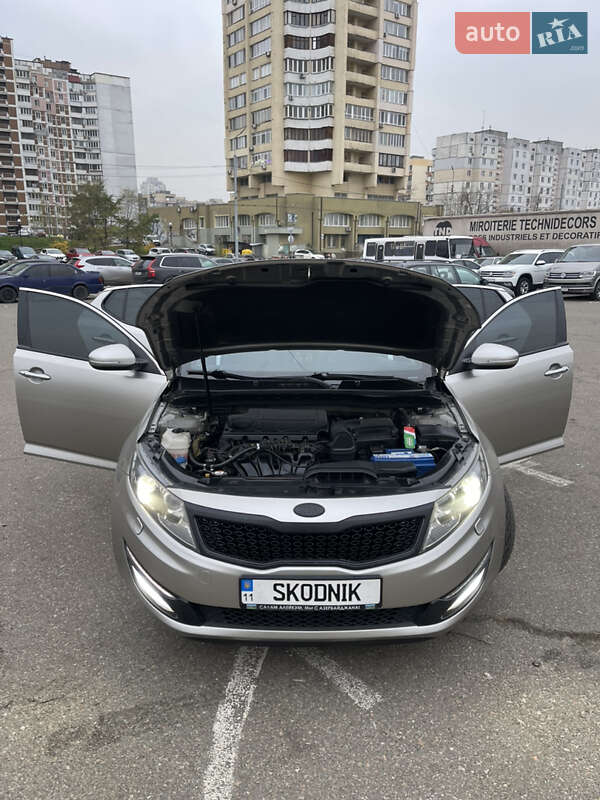 Седан Kia Optima 2011 в Киеве