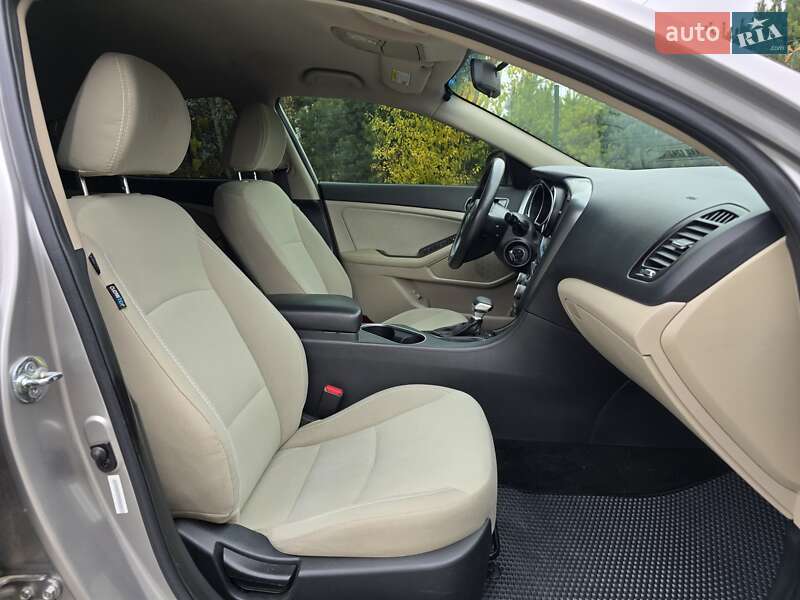 Седан Kia Optima 2014 в Хмельницком