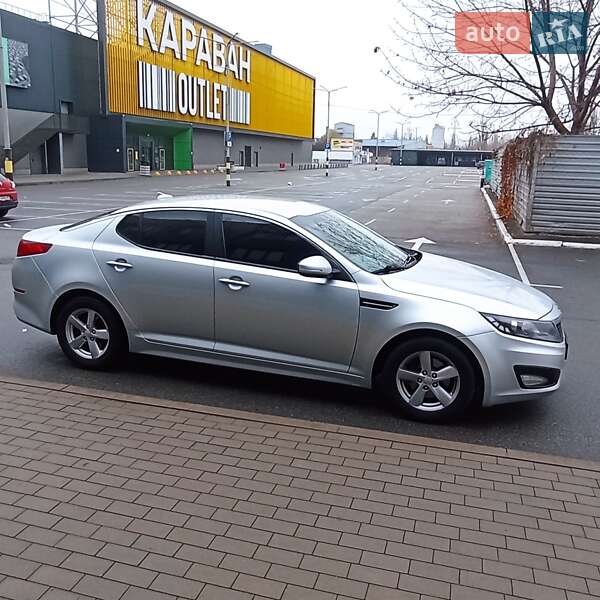 Седан Kia Optima 2015 в Киеве