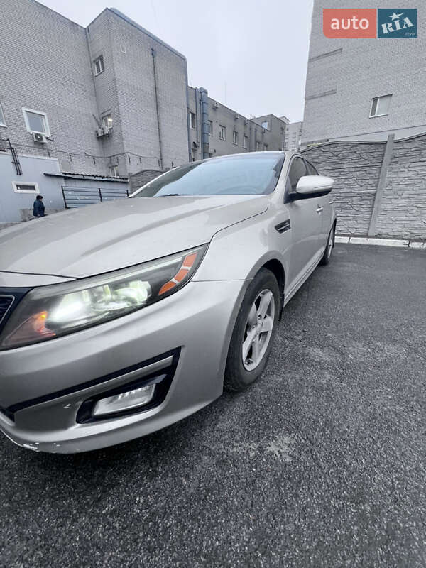 Седан Kia Optima 2013 в Днепре