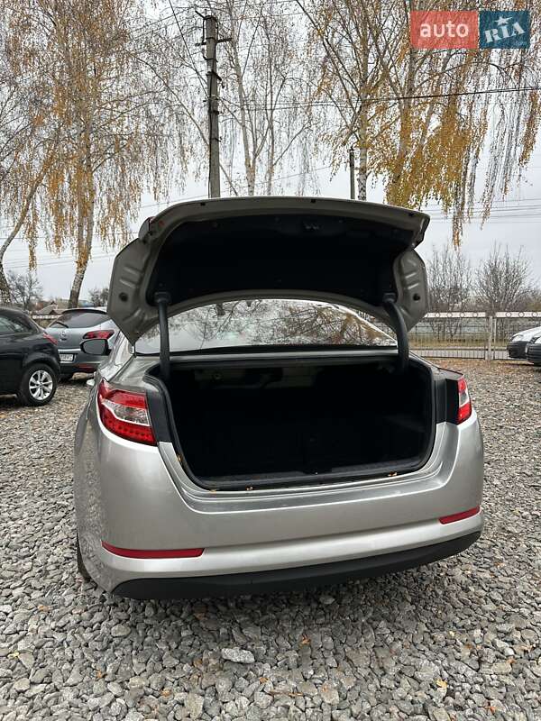 Седан Kia Optima 2013 в Смілі