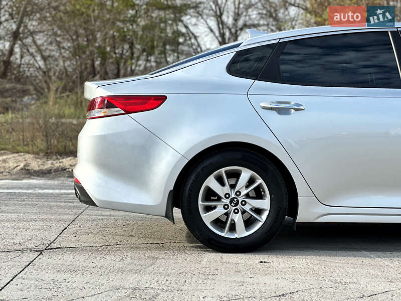 Седан Kia Optima 2016 в Києві
