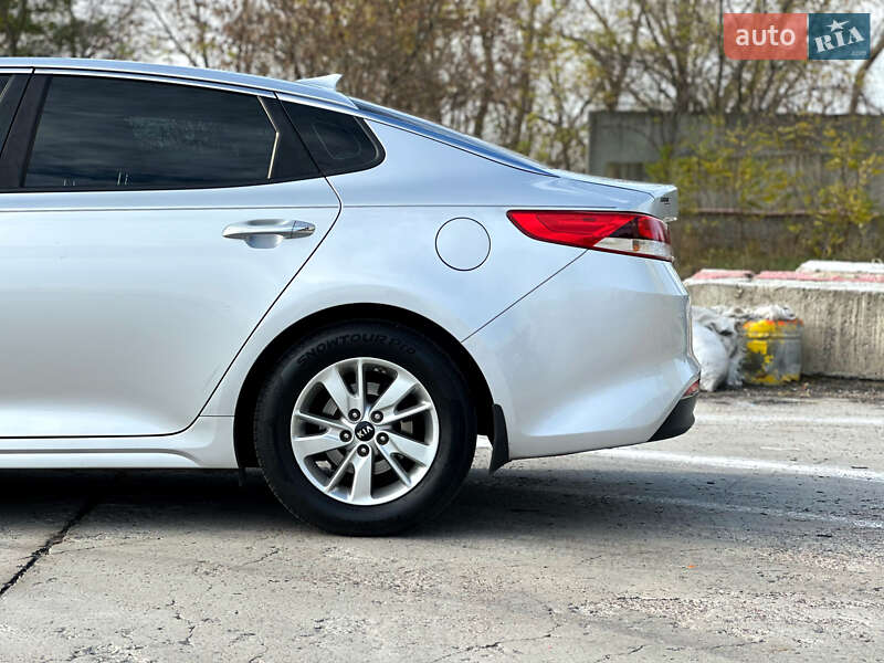 Седан Kia Optima 2016 в Києві
