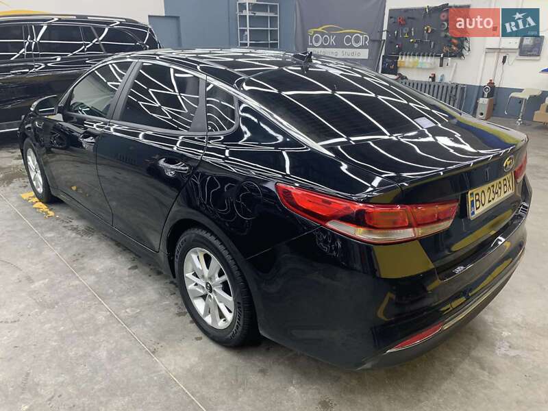 Седан Kia Optima 2017 в Ивано-Франковске