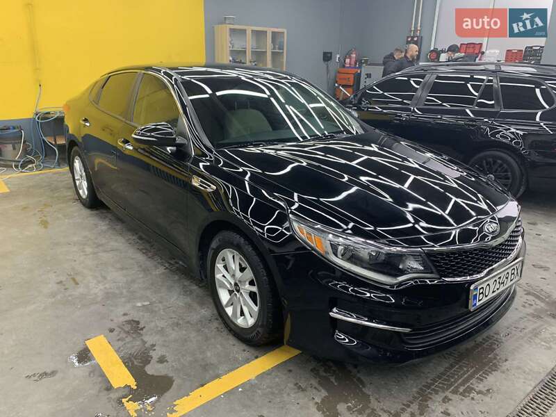 Седан Kia Optima 2017 в Ивано-Франковске