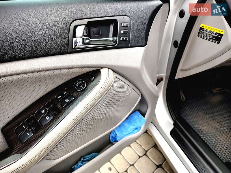 Седан Kia Optima 2011 в Харкові