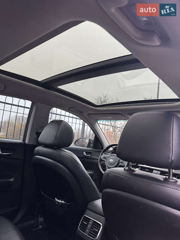 Седан Kia Optima 2017 в Киеве