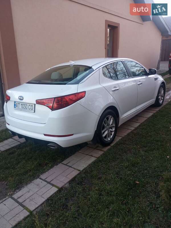 Седан Kia Optima 2013 в Отинії