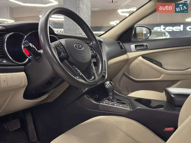 Седан Kia Optima 2011 в Николаеве