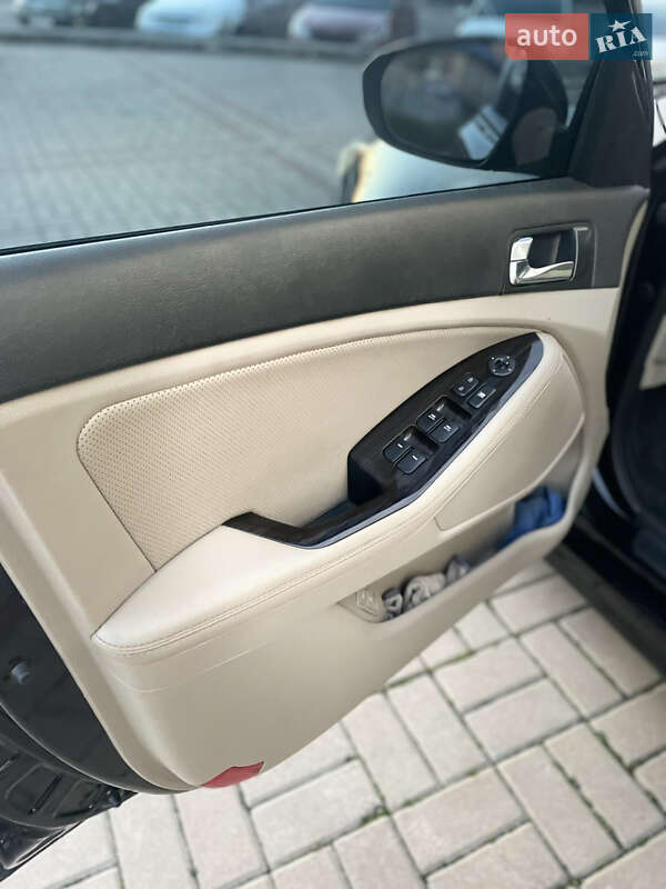 Седан Kia Optima 2014 в Кропивницком
