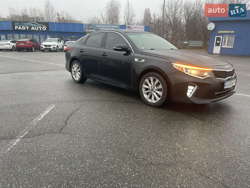 Седан Kia Optima 2017 в Киеве