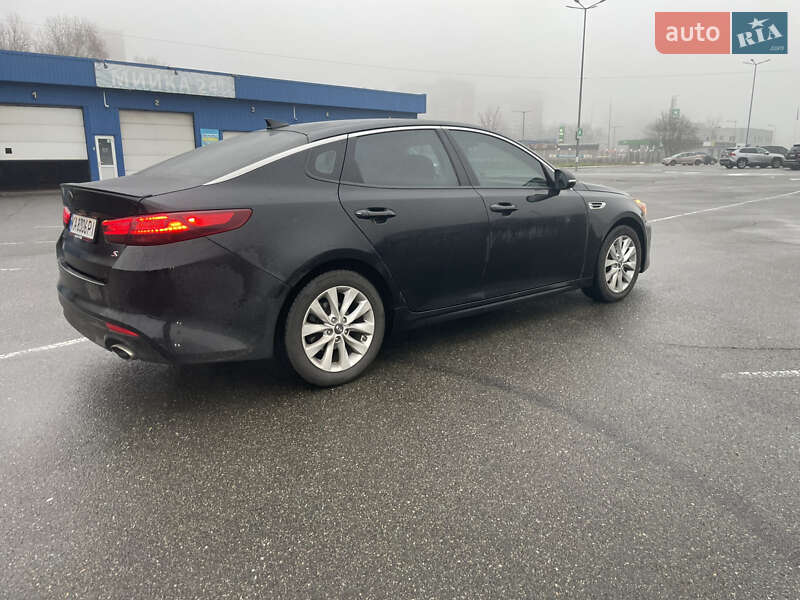Седан Kia Optima 2017 в Киеве